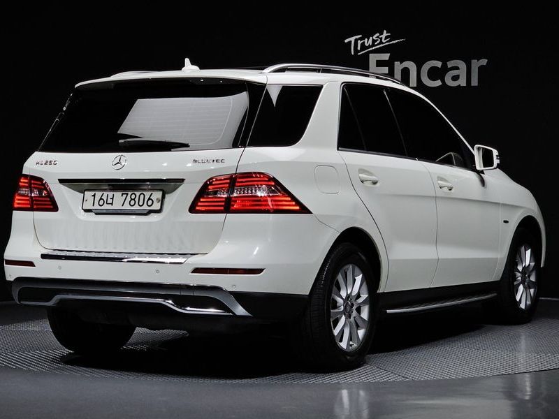 2012 Mercedes-Benz CLA ML250 BlueTEC 4MATIC photo 2