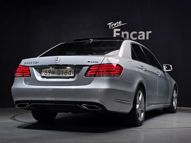 2014 Mercedes-Benz E-Class E250 CDI 4MATIC photo 2