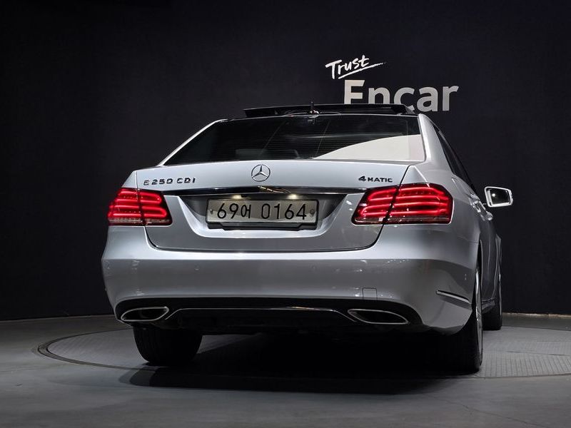 2014 Mercedes-Benz E-Class E250 CDI 4MATIC photo 4