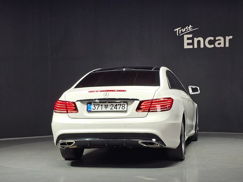 2014 Mercedes-Benz E-Class E200 Coupe photo 4