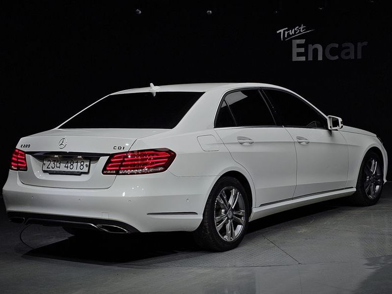 2014 Mercedes-Benz E-Class E220 CDI Avantgarde photo 2