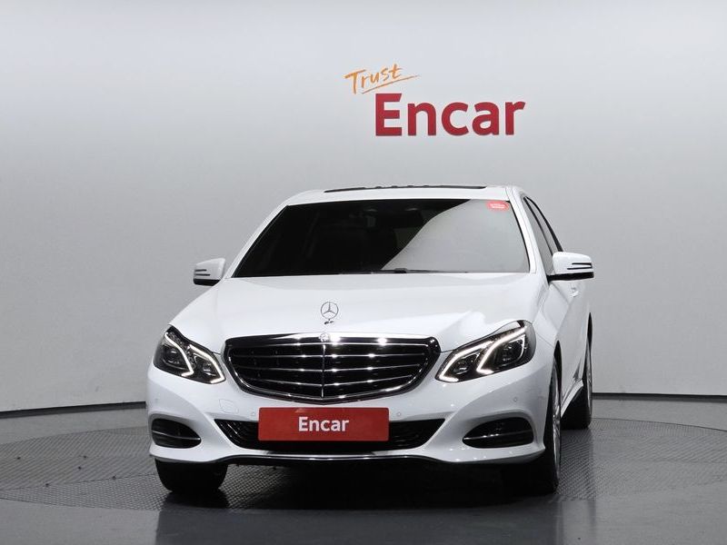 2016 Mercedes-Benz E-Class E300 Elegance photo 3