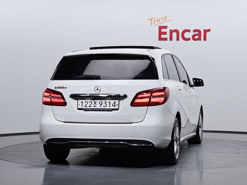 2017 Mercedes-Benz B-Class B200 d photo 4