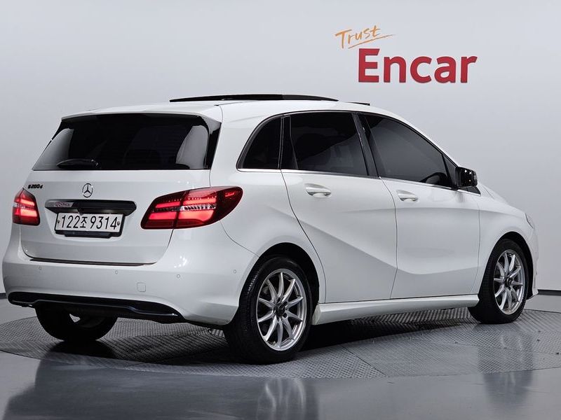 2017 Mercedes-Benz B-Class B200 d photo 2