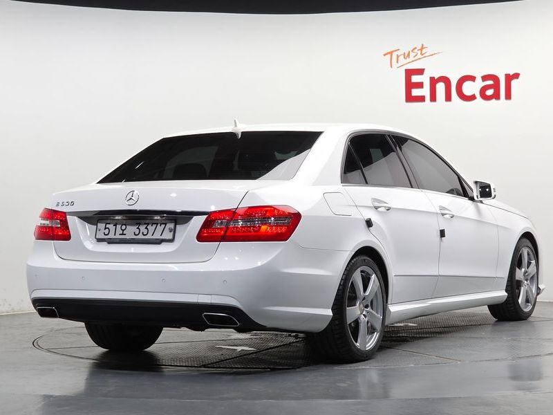 2013 Mercedes-Benz E-Class E300 Avantgarde Sports Package photo 2