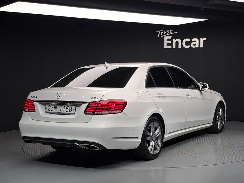 2014 Mercedes-Benz E-Class E220 CDI Avantgarde photo 2