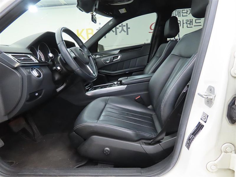 2014 Mercedes-Benz E-Class E300 4MATIC Avantgarde photo 5