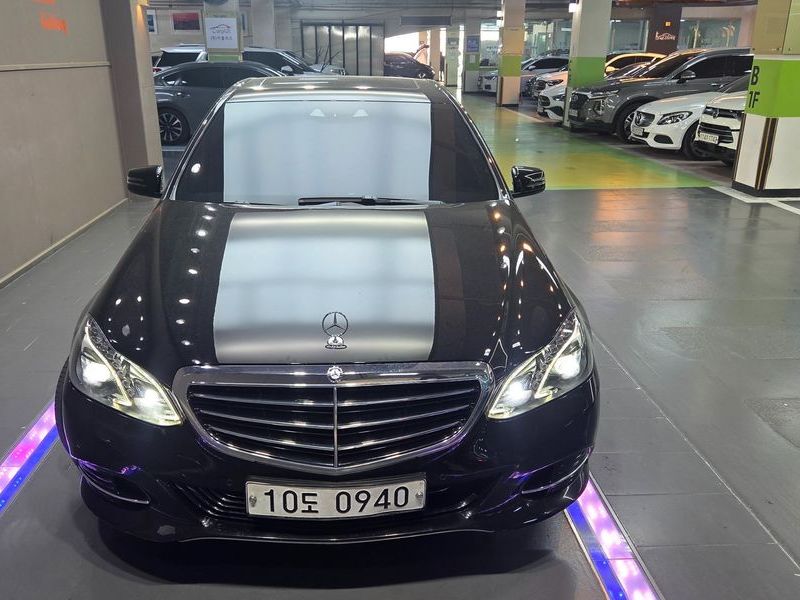 2016 Mercedes-Benz E-Class E300 Elegance photo 3