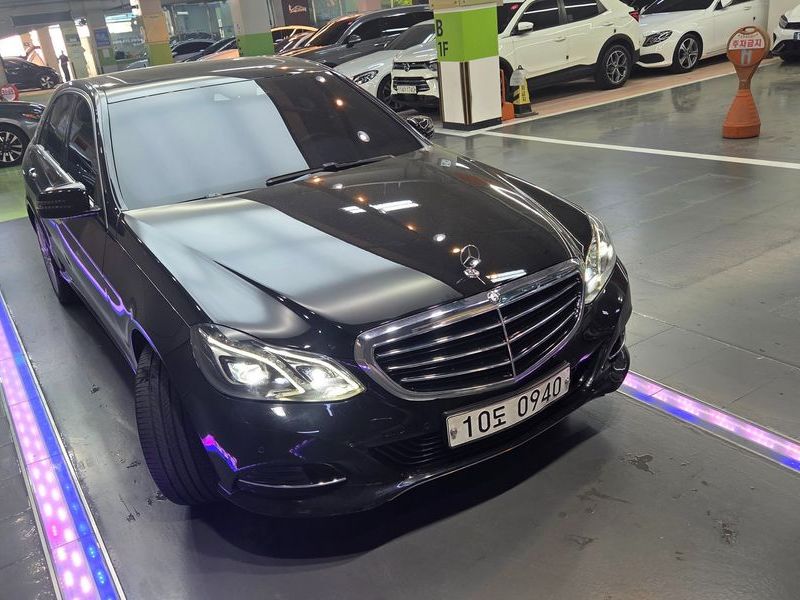 2016 Mercedes-Benz E-Class E300 Elegance photo 4