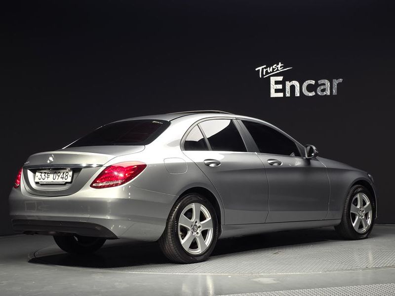 2016 Mercedes-Benz C-Class C200 photo 2