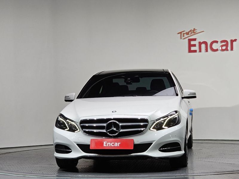 2015 Mercedes-Benz E-Class E300 4MATIC Avantgarde photo 3