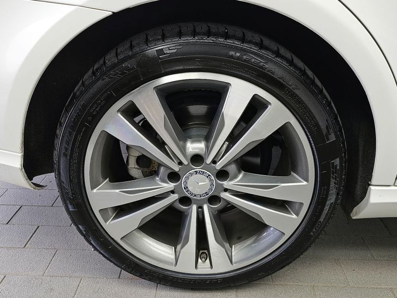 2015 Mercedes-Benz E-Class E300 4MATIC Avantgarde photo 5