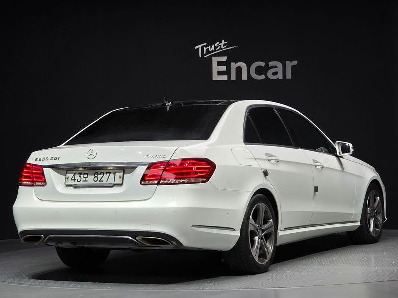 2014 Mercedes-Benz E-Class E250 CDI 4MATIC photo 2