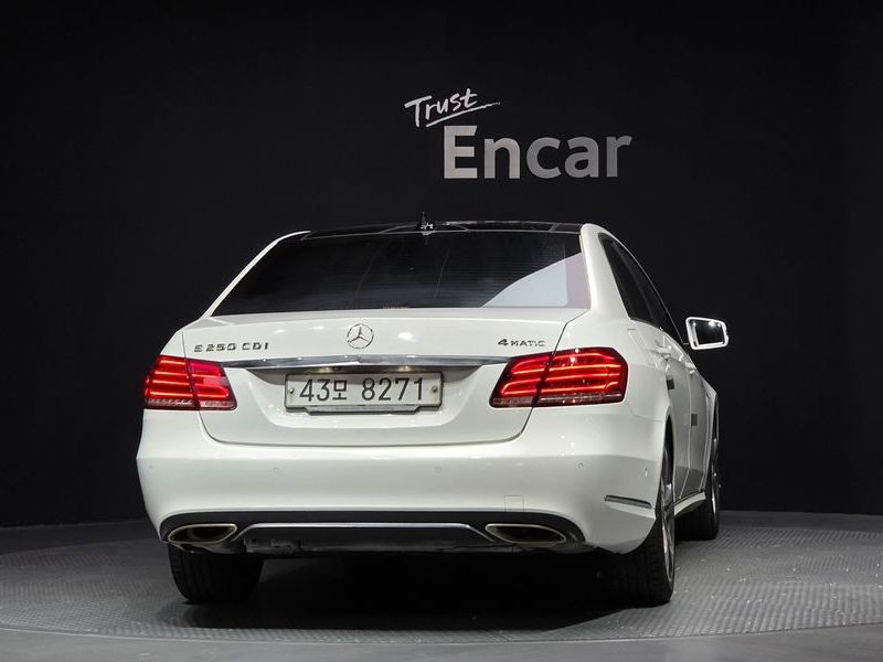 2014 Mercedes-Benz E-Class E250 CDI 4MATIC photo 4