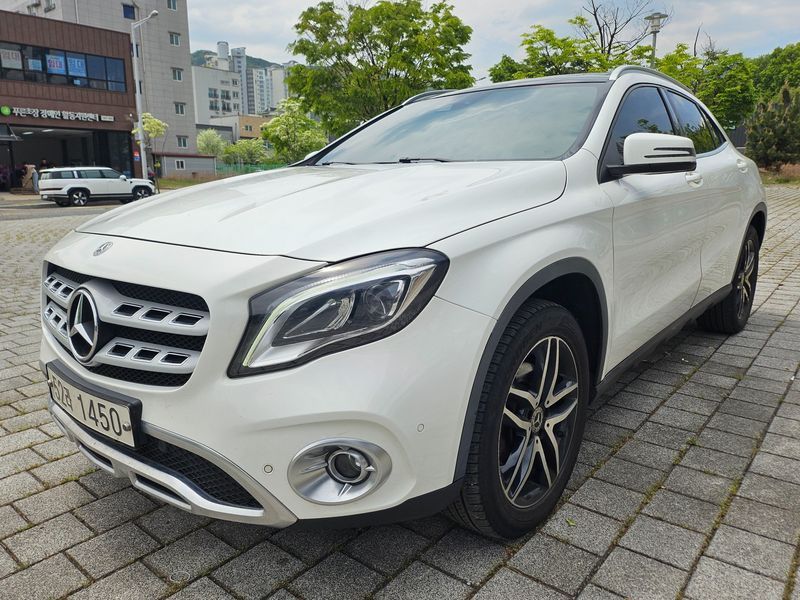 2019 Mercedes-Benz A-Class GLA220 photo 2