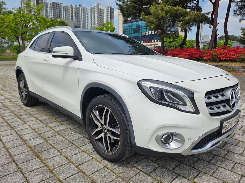 2019 Mercedes-Benz A-Class GLA220 photo 3