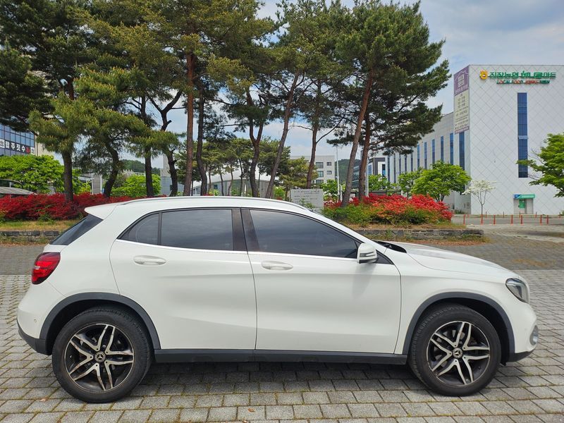 2019 Mercedes-Benz A-Class GLA220 photo 4