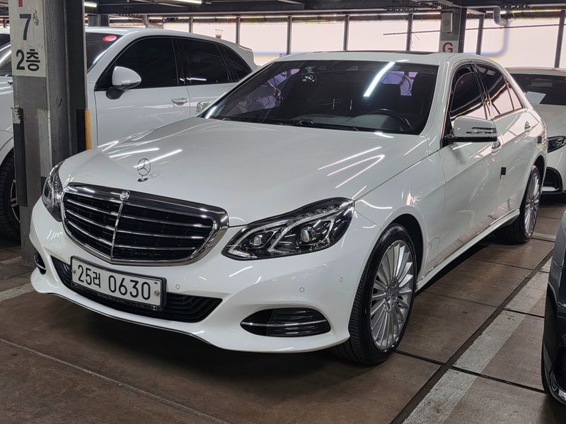 2016 Mercedes-Benz E-Class E300 Elegance photo 2