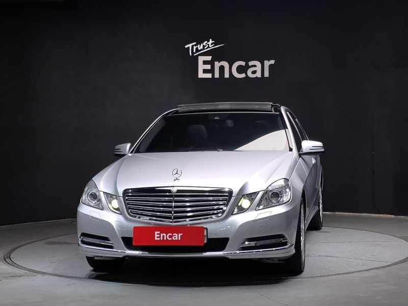 2012 Mercedes-Benz E-Class E300 Elegance photo 3