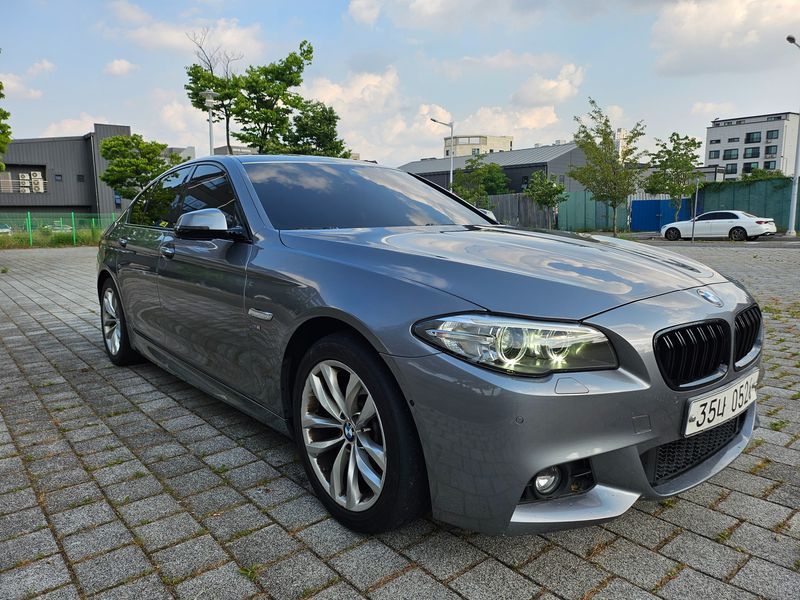 2016 BMW 5 Series 528i M Aero Dynamic photo 2
