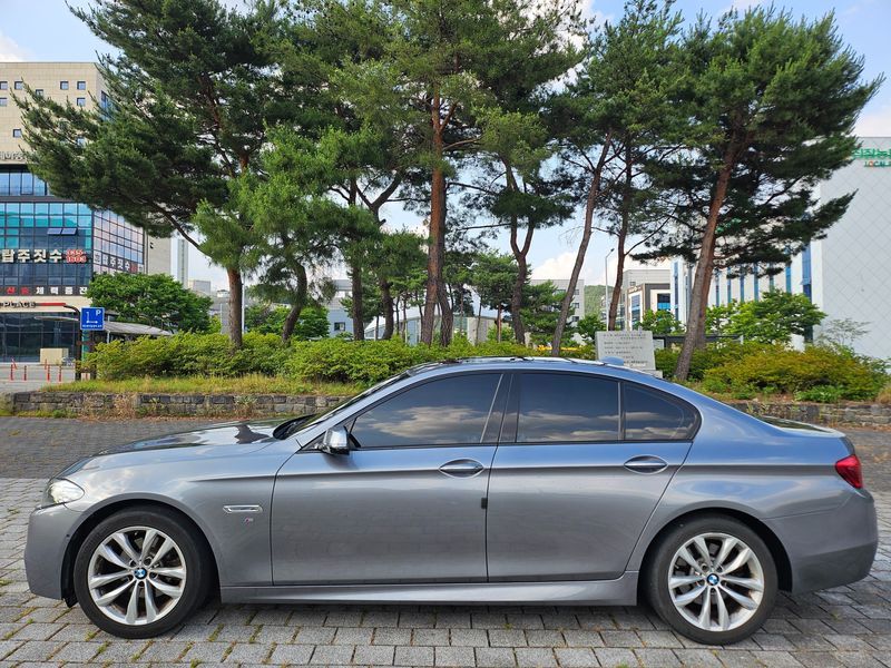 2016 BMW 5 Series 528i M Aero Dynamic photo 4