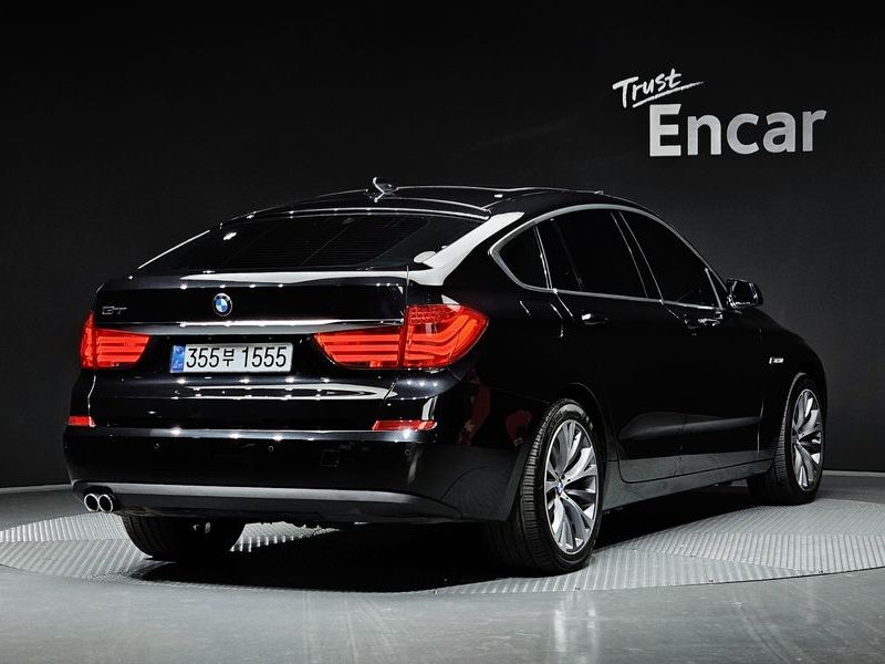 2012 BMW 5 Series GT 30d photo 2