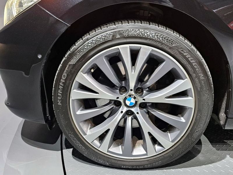 2012 BMW 5 Series GT 30d photo 5