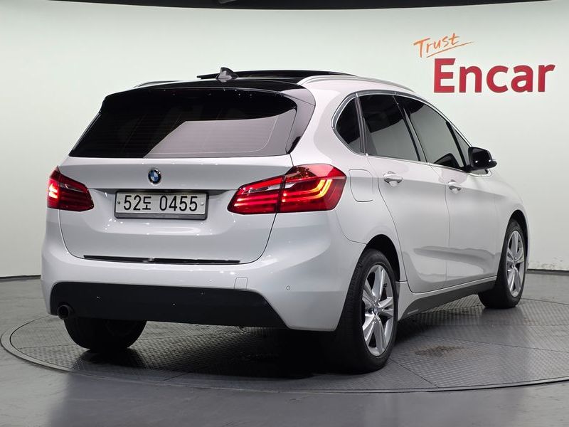2016 BMW 2 Series Joy photo 2