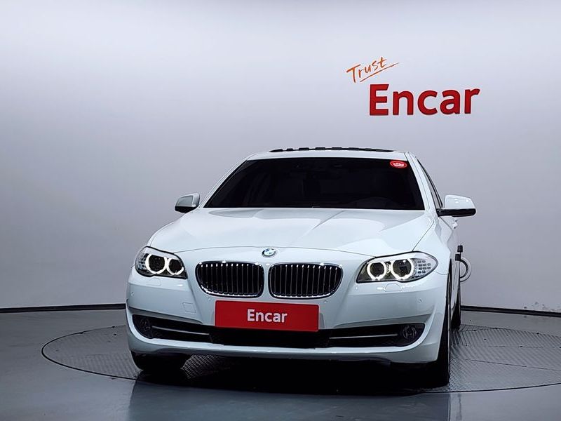 2013 BMW 5 Series 528i xDrive photo 3