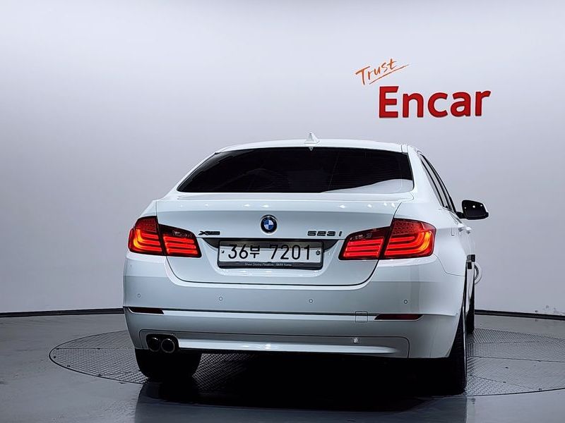 2013 BMW 5 Series 528i xDrive photo 4