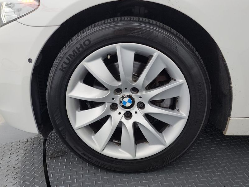 2013 BMW 5 Series 528i xDrive photo 5