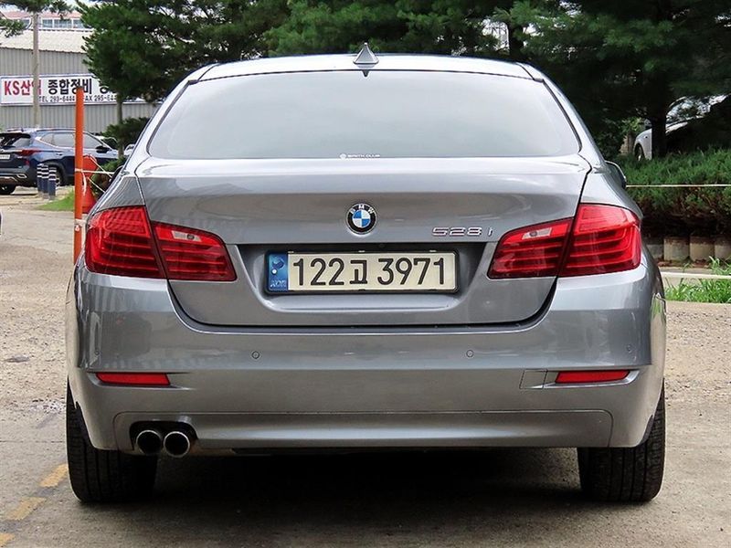 2015 BMW 5 Series 528i photo 4
