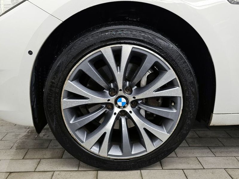 2013 BMW 5 Series GT 30d xDrive photo 5