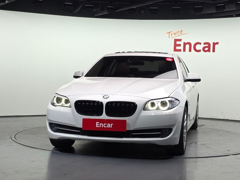2012 BMW 5 Series 528i xDrive photo 3