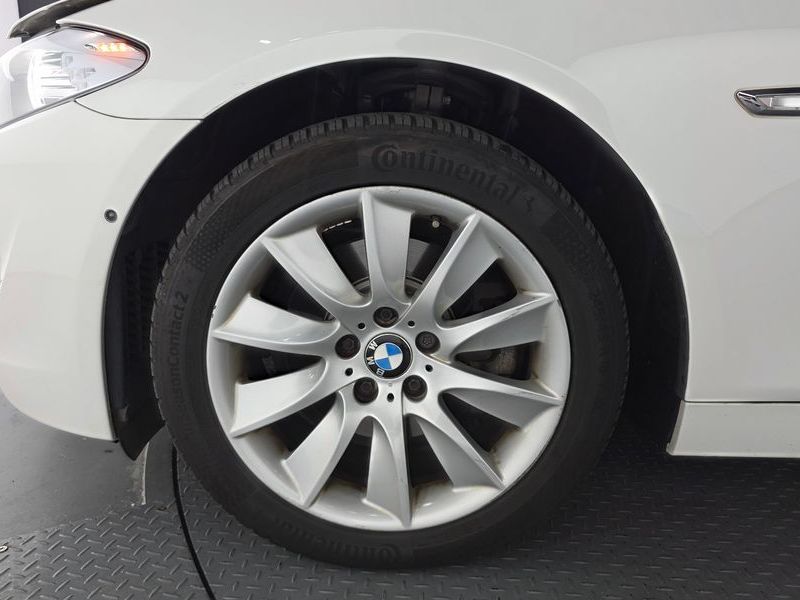 2012 BMW 5 Series 528i xDrive photo 5