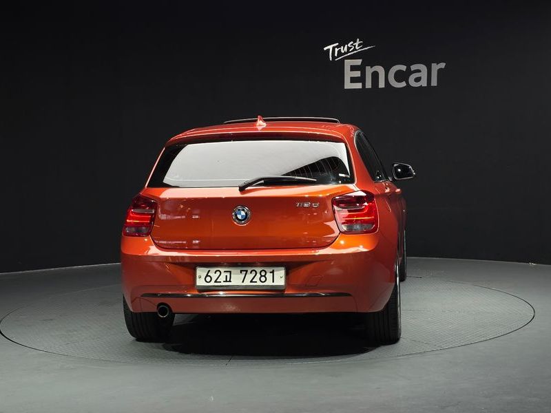 2015 BMW 1 Series 118d Sport 5Door photo 4