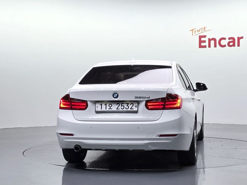 2015 BMW 3 Series 320d photo 4