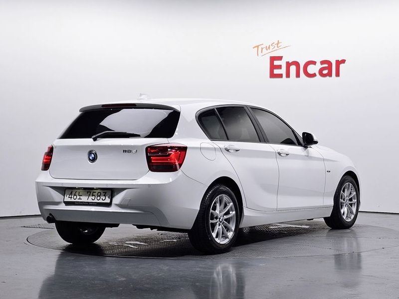 2013 BMW 1 Series 118d Urban Pack1 5Dr photo 2