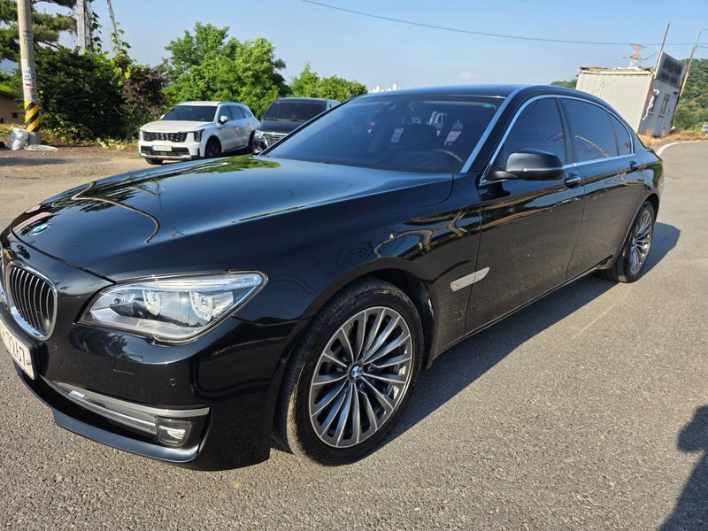 2013 BMW 7 Series 750Li xDrive photo 2