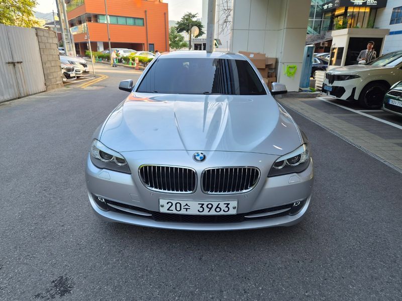 2012 BMW 5 Series 528i photo 3