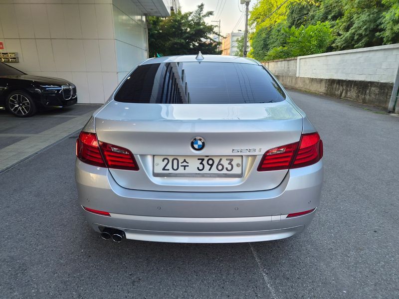 2012 BMW 5 Series 528i photo 4