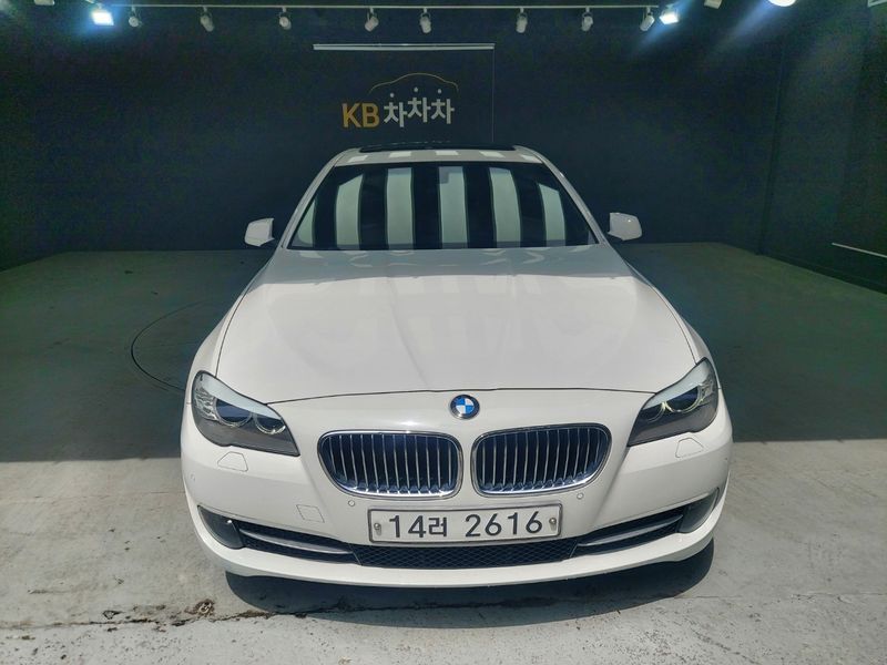 2013 BMW 5 Series 520d photo 2