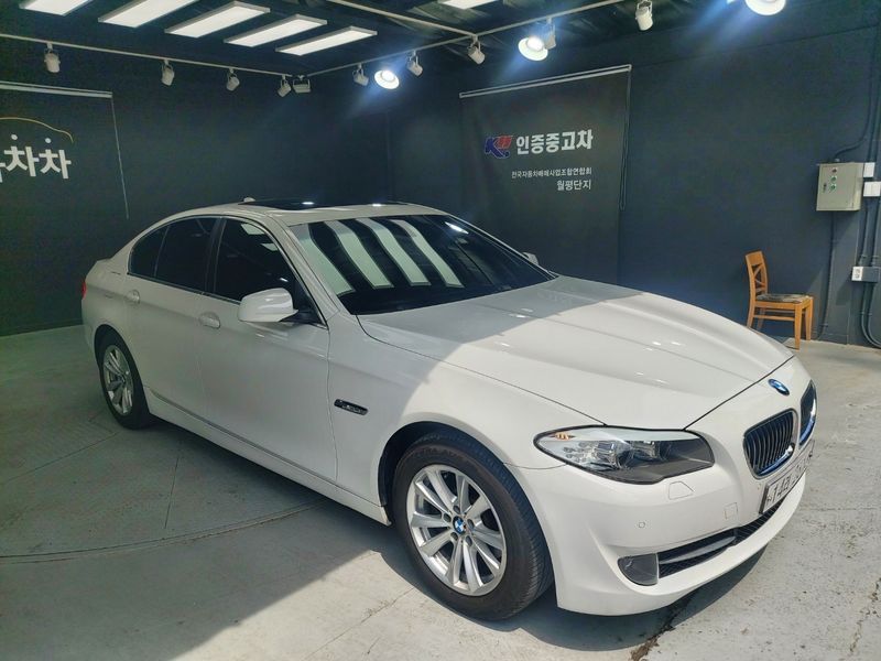 2013 BMW 5 Series 520d photo 3