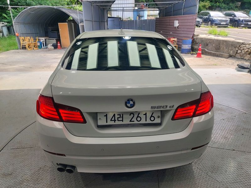 2013 BMW 5 Series 520d photo 5