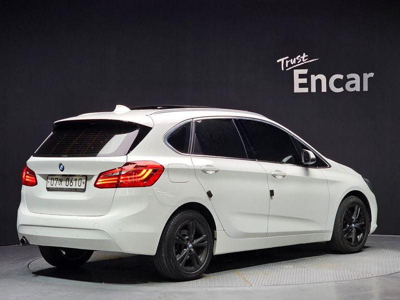 2016 BMW 2 Series Joy photo 2
