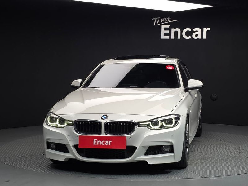 2016 BMW 3 Series 320i M Sport photo 3
