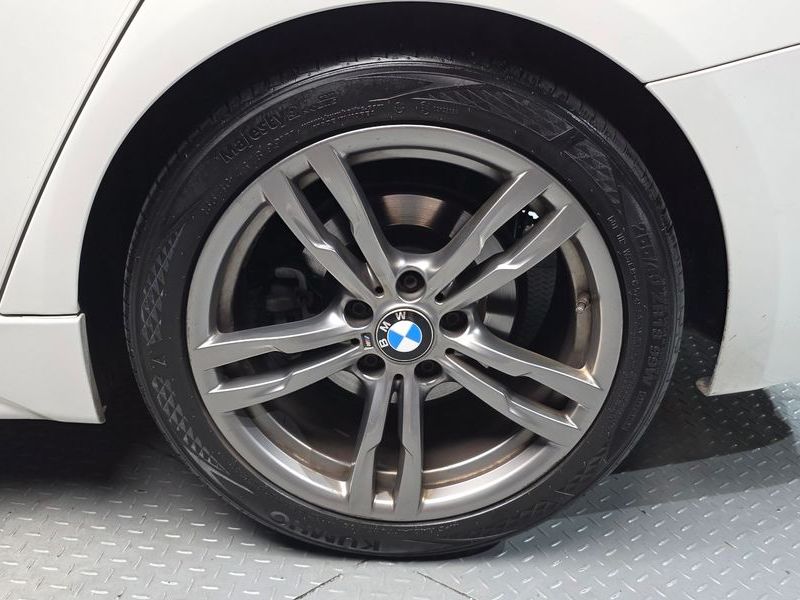 2016 BMW 3 Series 320i M Sport photo 5