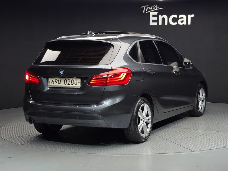 2016 BMW 2 Series Joy photo 2