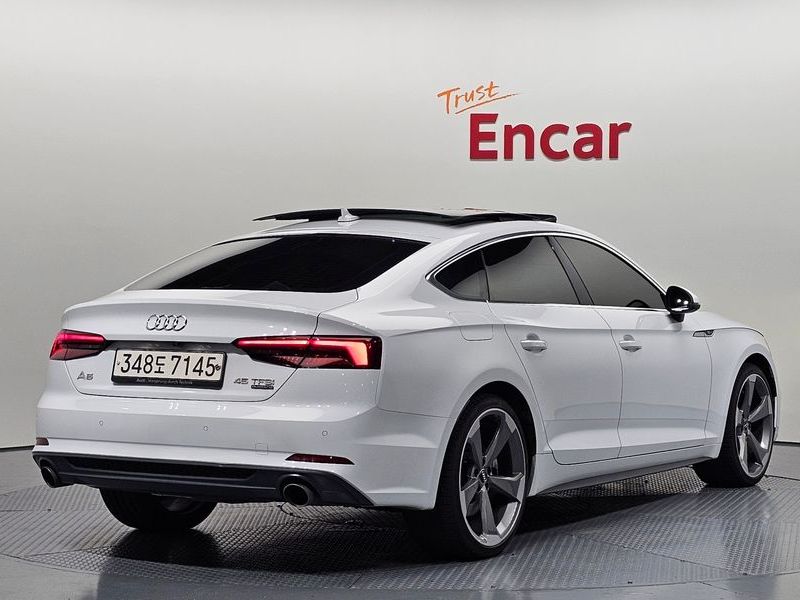 2019 Audi A5 45 TFSI Quattro Premium Sportback photo 2