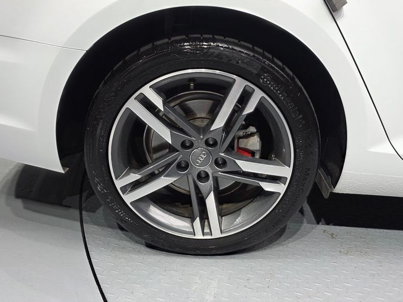 2019 Audi A4 40 TFSI Premium photo 5